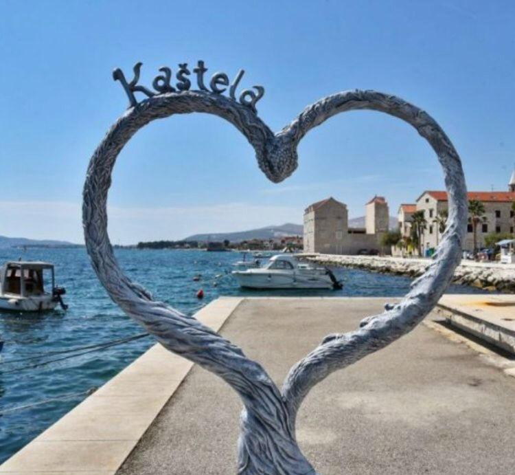 Kaštela Ferienhaus Maestral - Kastel Kambelovac מראה חיצוני תמונה